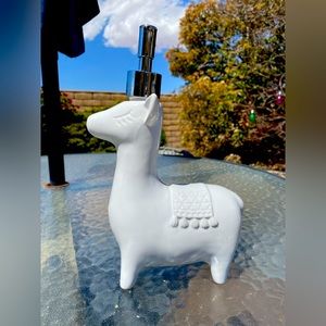 Llama soap dispenser! Pre-owned but in perfect condition!